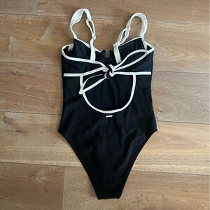 Berlook Black & White One Piece